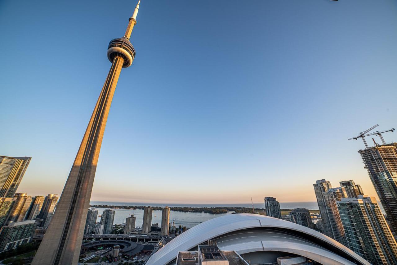 Designer Condo W/ Cn Tower View & Parking Toronto Bagian luar foto