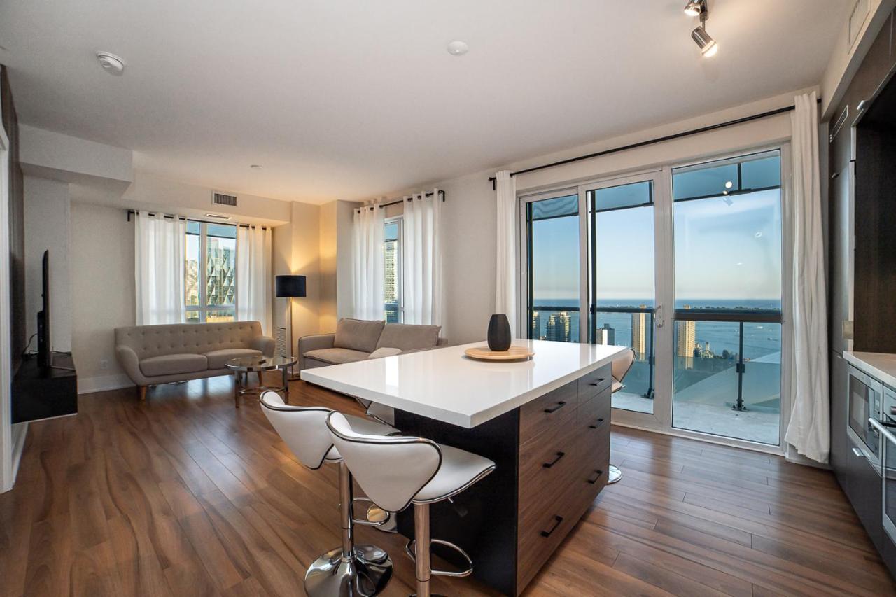 Designer Condo W/ Cn Tower View & Parking Toronto Bagian luar foto