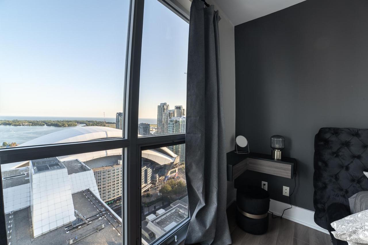 Designer Condo W/ Cn Tower View & Parking Toronto Bagian luar foto