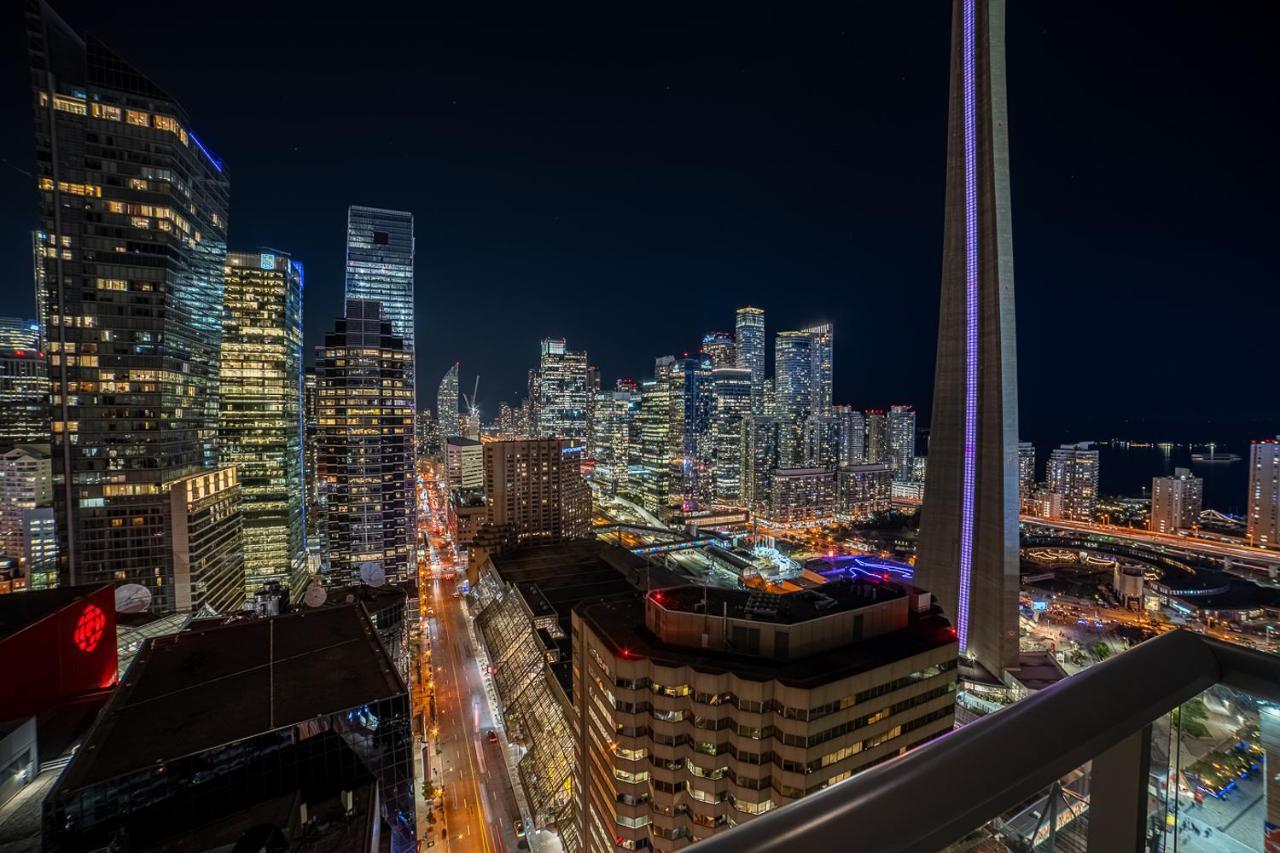 Designer Condo W/ Cn Tower View & Parking Toronto Bagian luar foto