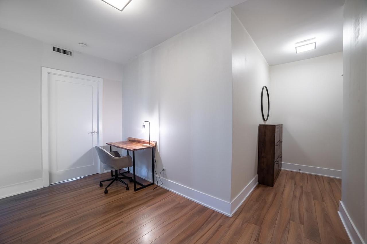 Designer Condo W/ Cn Tower View & Parking Toronto Bagian luar foto